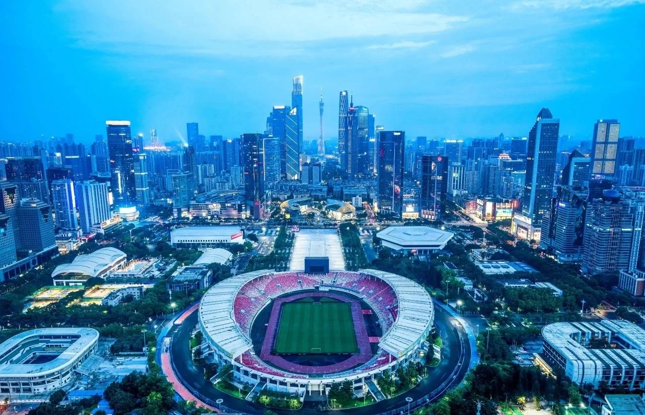 包含新兴足球场馆建设热潮推动城市面貌升级的词条