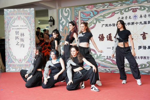 体育舞蹈快闪：街头文化的新风尚的简单介绍