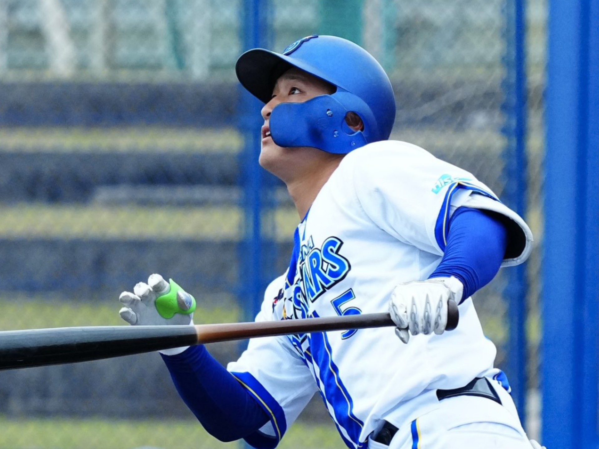 拼搏精神：运动员克服伤病继续战斗的简单介绍