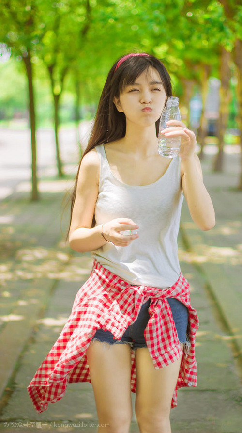 塞内加尔队中场卡瓦尼在巴黎奥运会上展现出强大的进攻组织能力