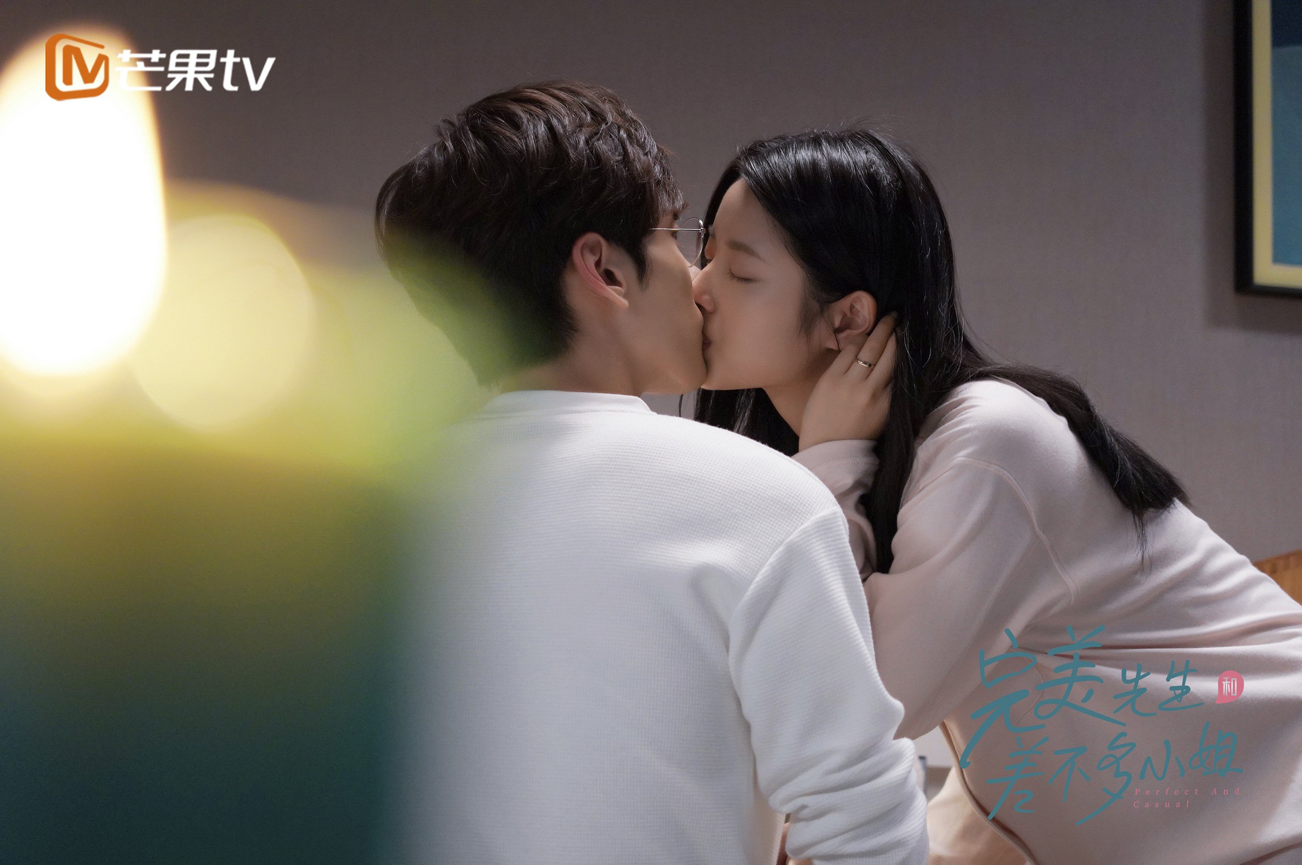 那不勒斯高位压迫打乱对方节奏,那不勒斯的球场